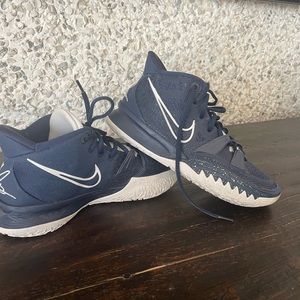 Kyrie 8.5 navy blue